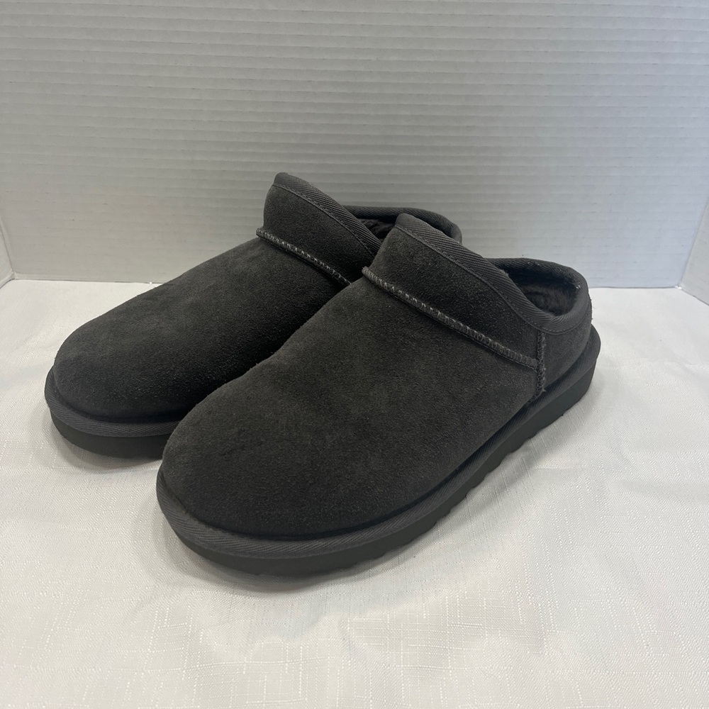 UGG Women's Slippers in Dark Gray
